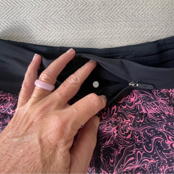 Lululemon Speed Up Shorts 2.5” - Picture 6 of 9